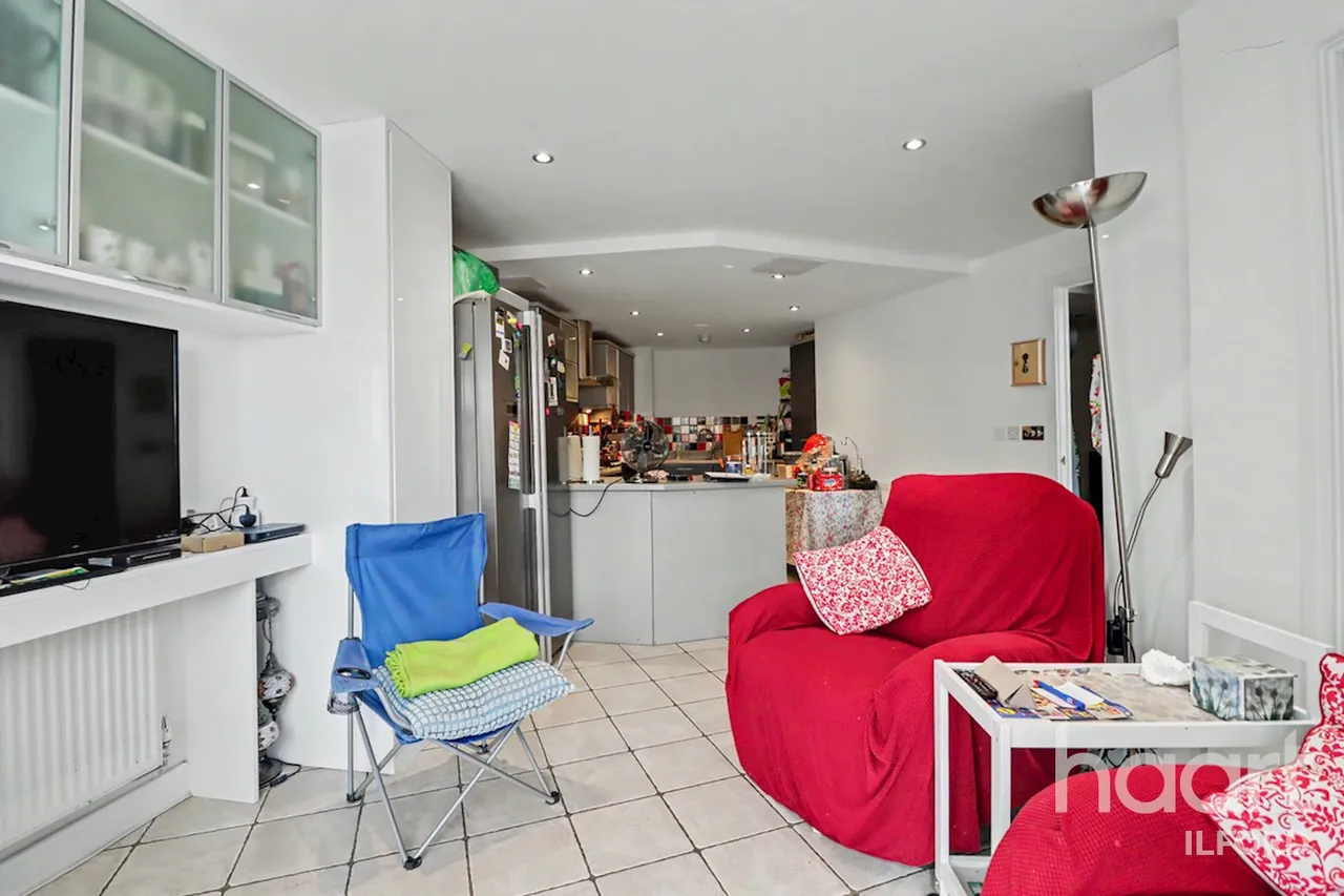 Perth Road, Ilford, IG2, photo 10