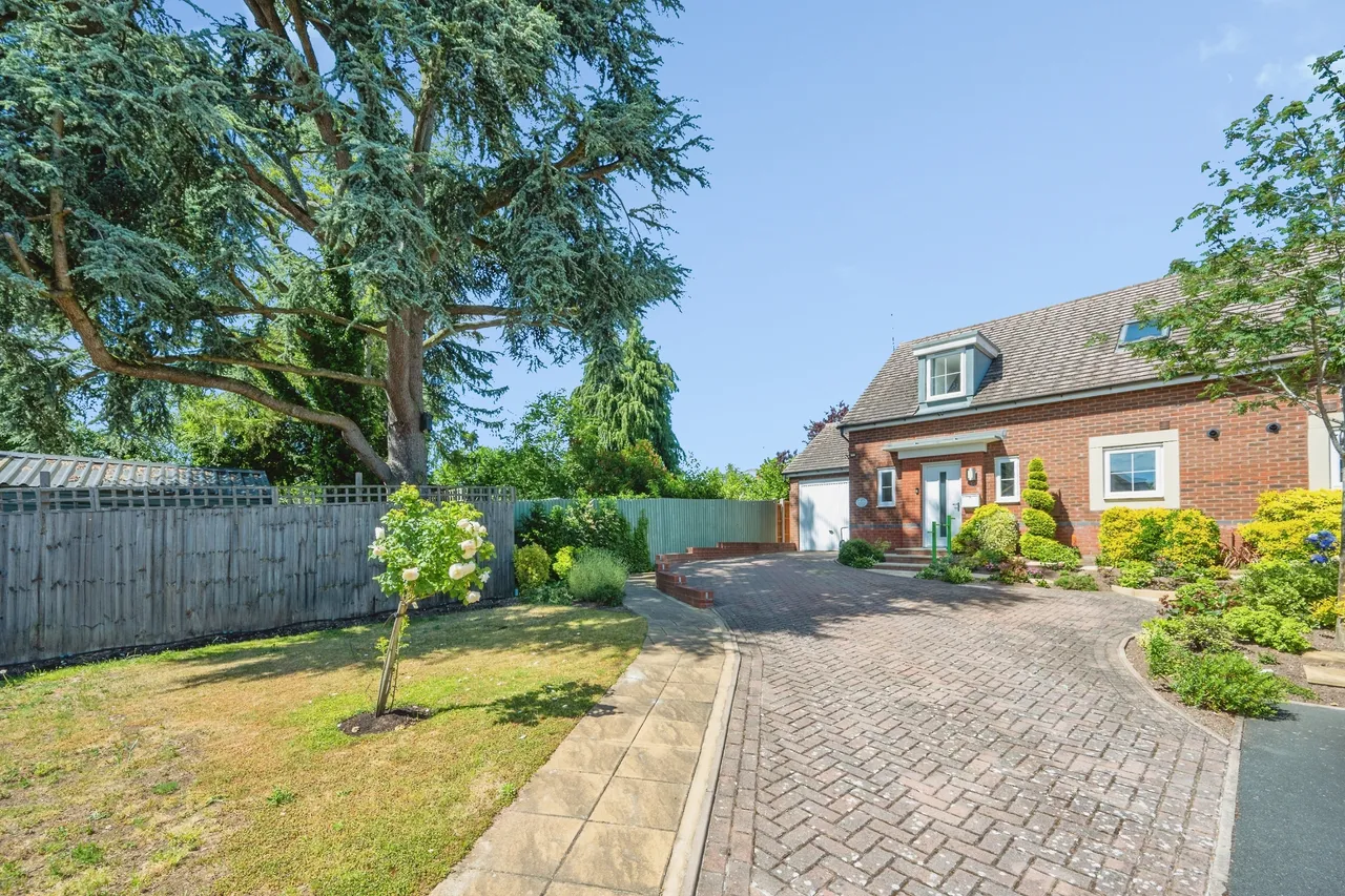 2 bed house for sale — Gladstone Place, Kidderminster