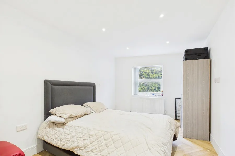 London Road, Camberley, GU15, photo 4