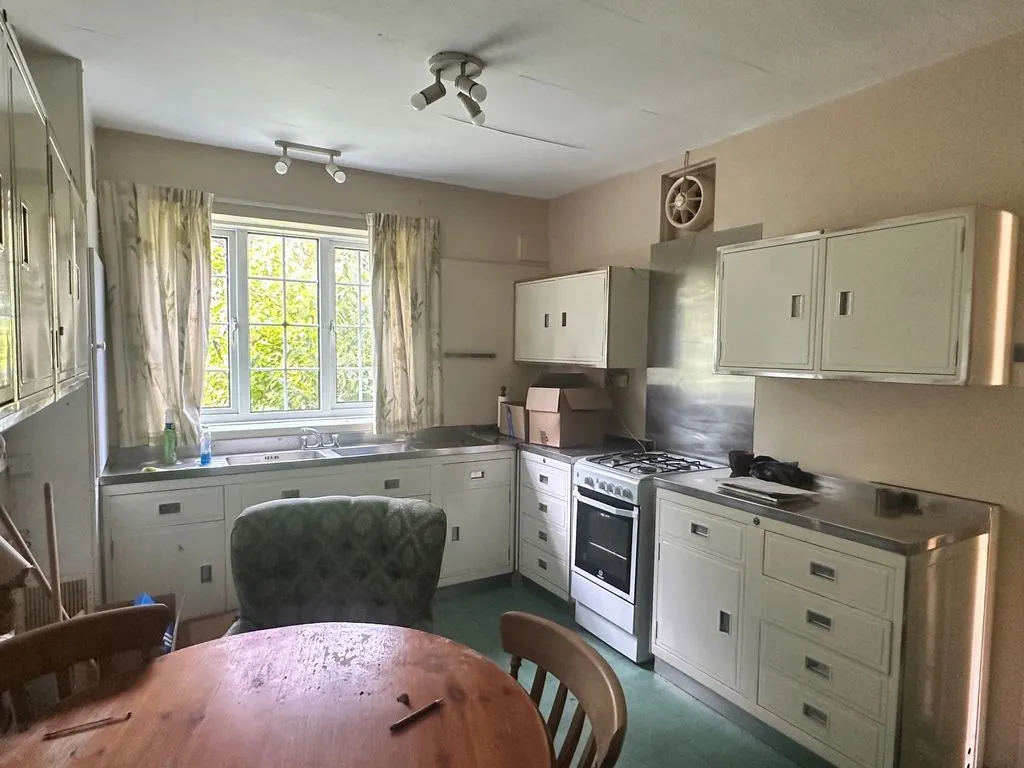 Woodcote Valley Road, Purley CR8 3BG, photo 8