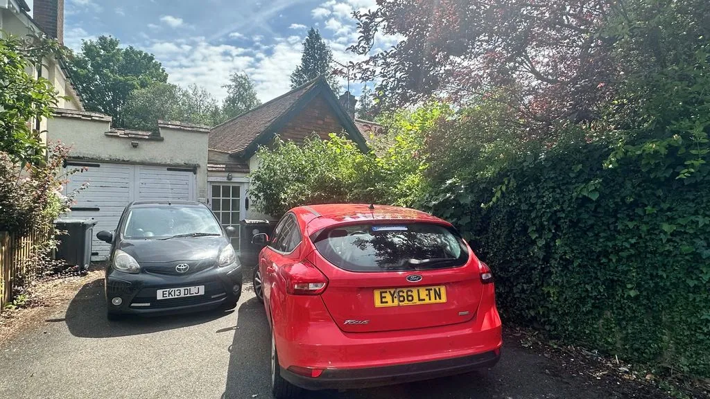 Woodcote Valley Road, Purley CR8 3BG, photo 4