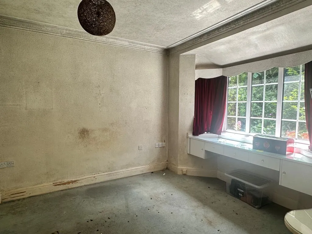Woodcote Valley Road, Purley CR8 3BG, photo 10
