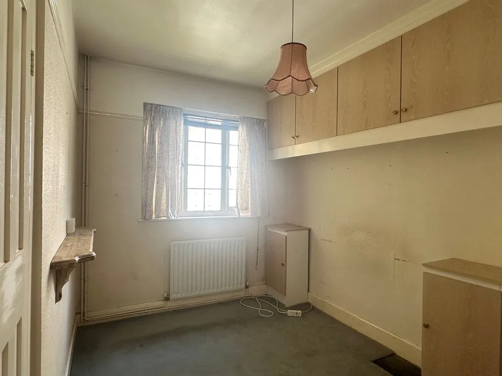 Woodcote Valley Road, Purley CR8 3BG, photo 12