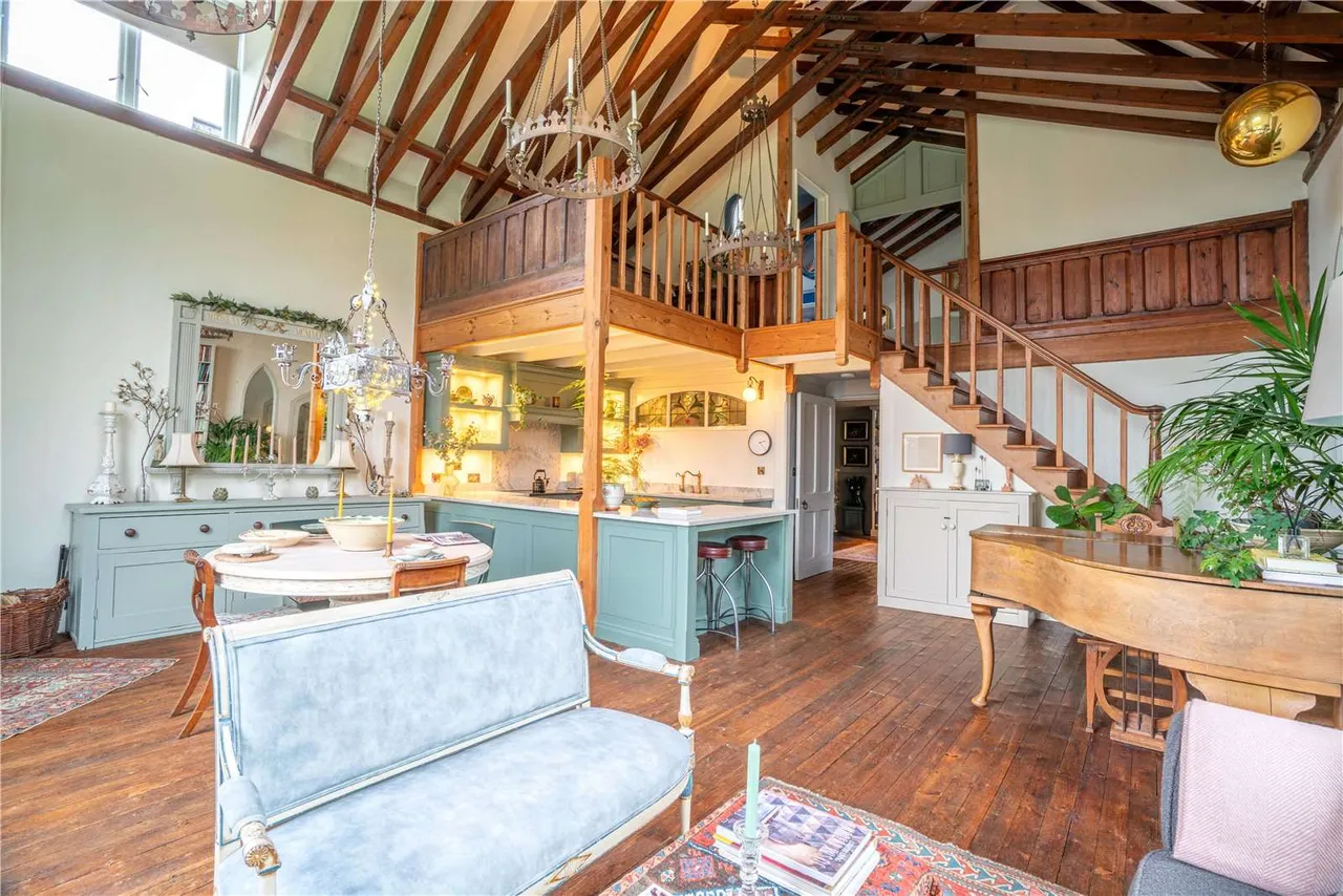 Baas Hill, Broxbourne, Hertfordshire, EN10 7PX, photo 12