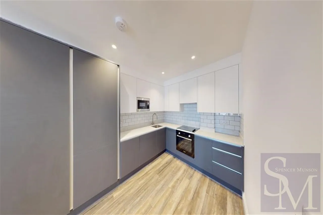 1 bed flat to rent, High Road, South Woodford, E18