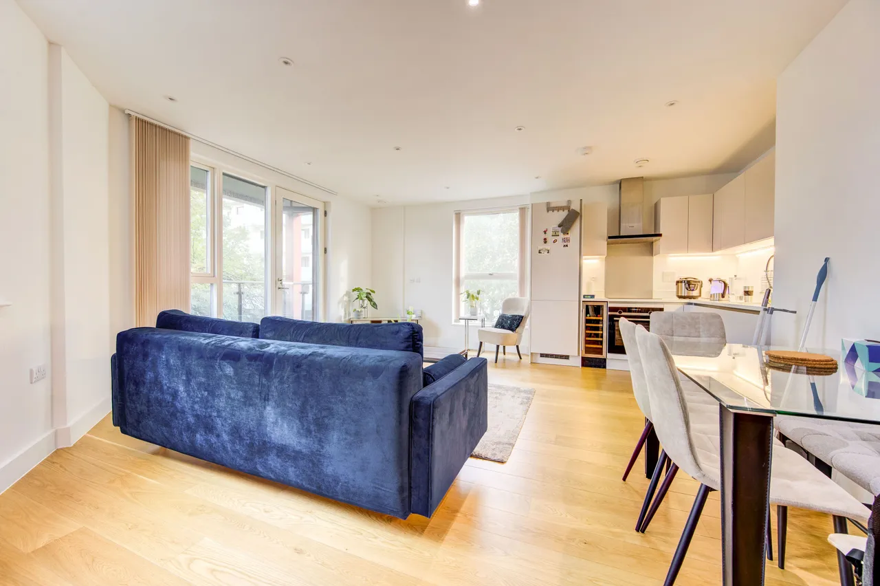 Flat 30, Guildford House, Tollgate Gardens, London, photo 10
