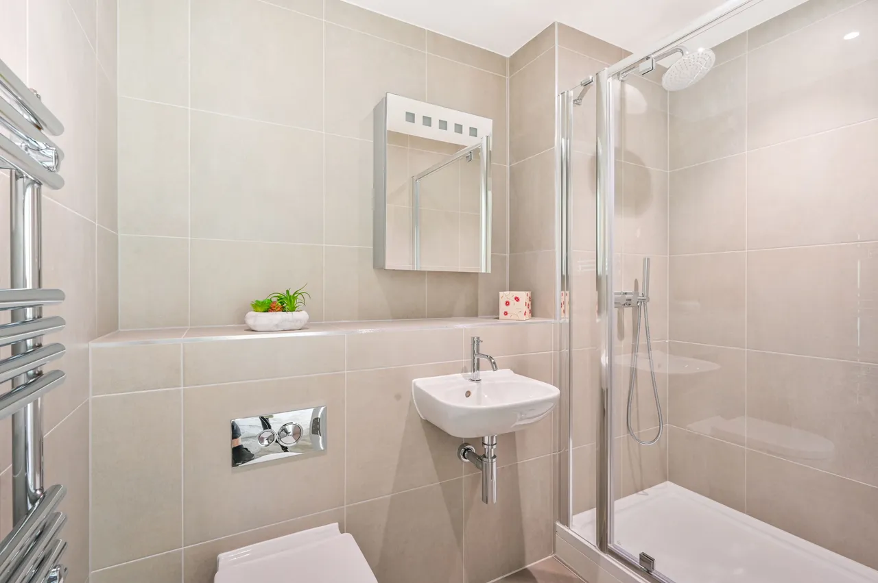 Flat 30, Guildford House, Tollgate Gardens, London, photo 8