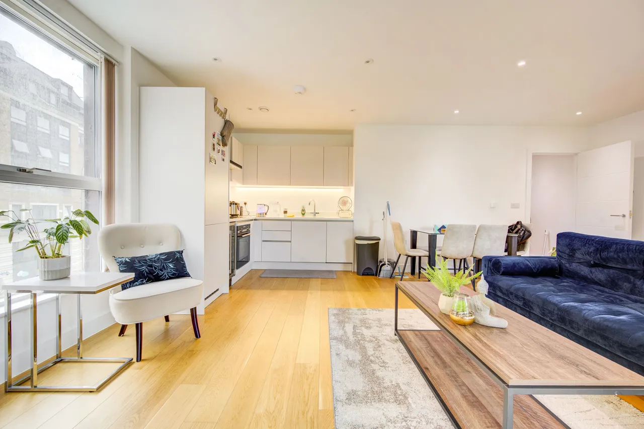 Flat 30, Guildford House, Tollgate Gardens, London, photo 12