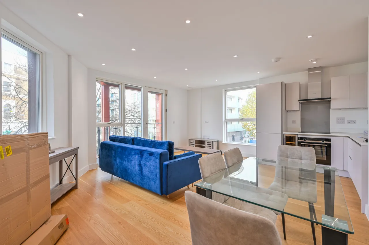 Flat 30, Guildford House, Tollgate Gardens, London, photo 2
