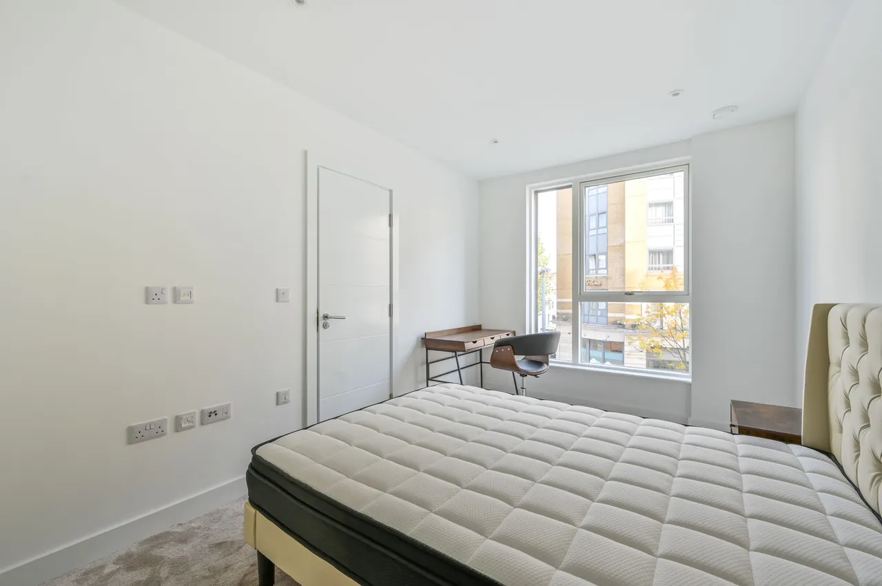 Flat 30, Guildford House, Tollgate Gardens, London, photo 4