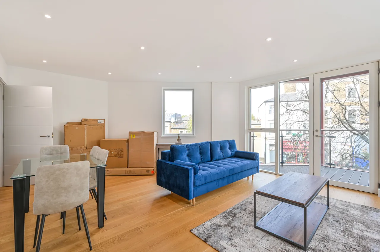 Flat 30, Guildford House, Tollgate Gardens, London, photo 3