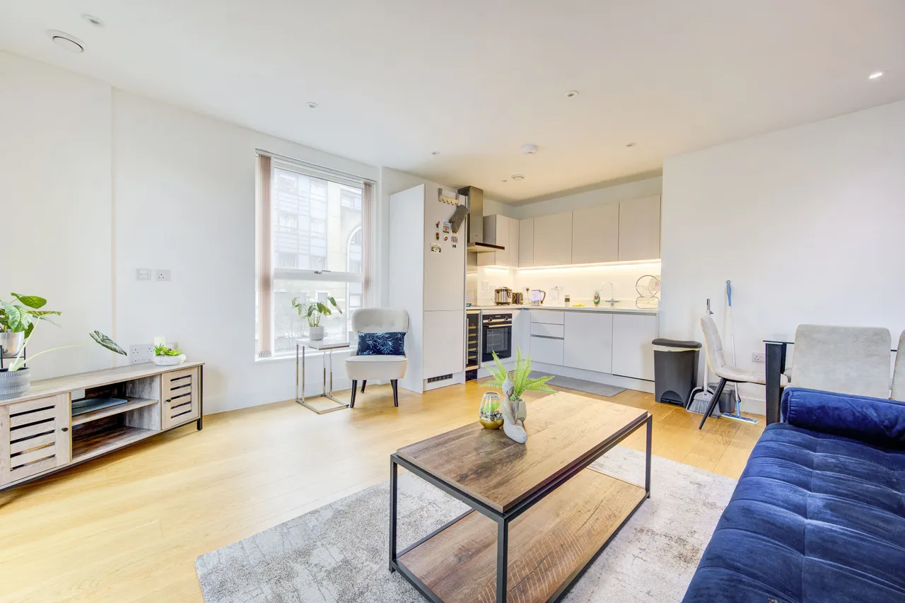 Flat 30, Guildford House, Tollgate Gardens, London, photo 11