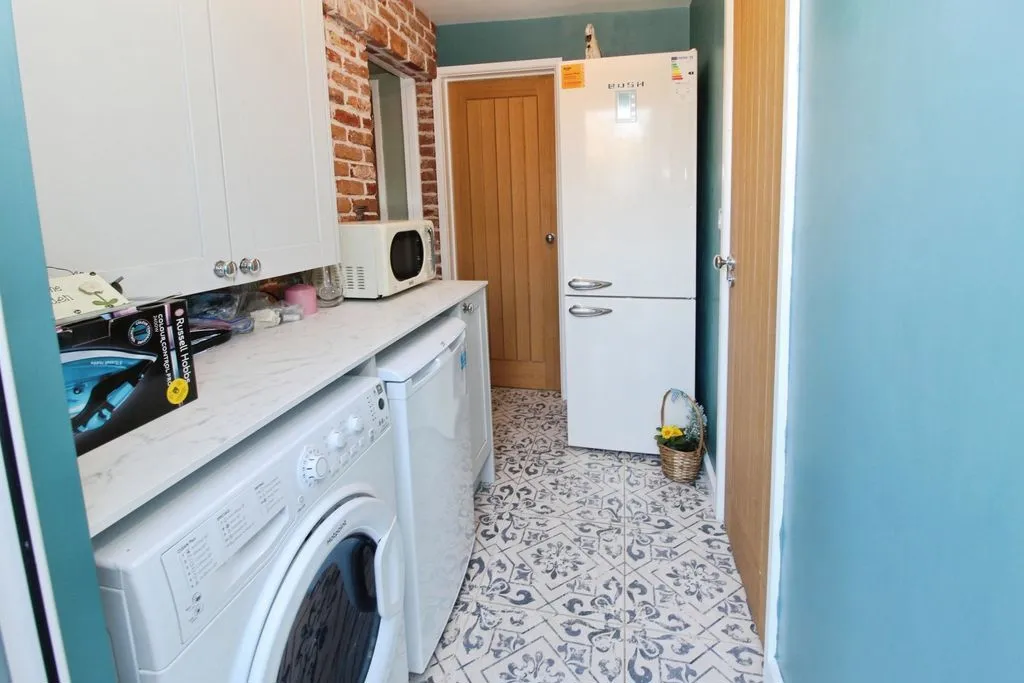 Canterbury Close, Pelsall, WS3, photo 8