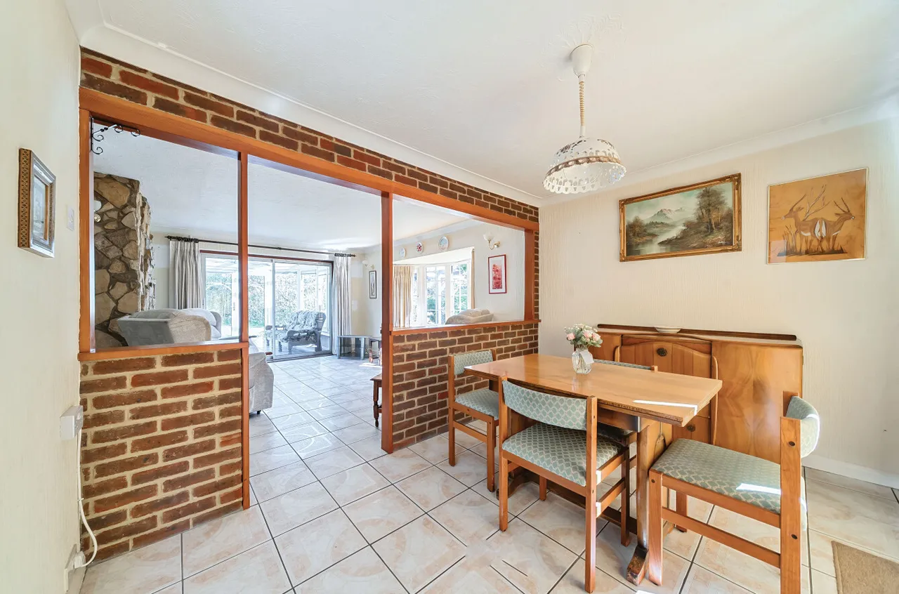 High View Road, Lightwater, Surrey, GU18 5YE, photo 13