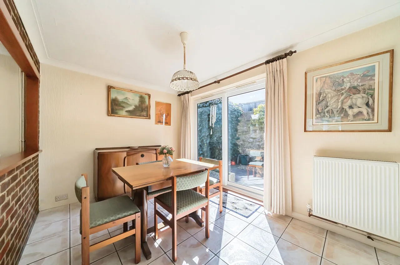 High View Road, Lightwater, Surrey, GU18 5YE, photo 4