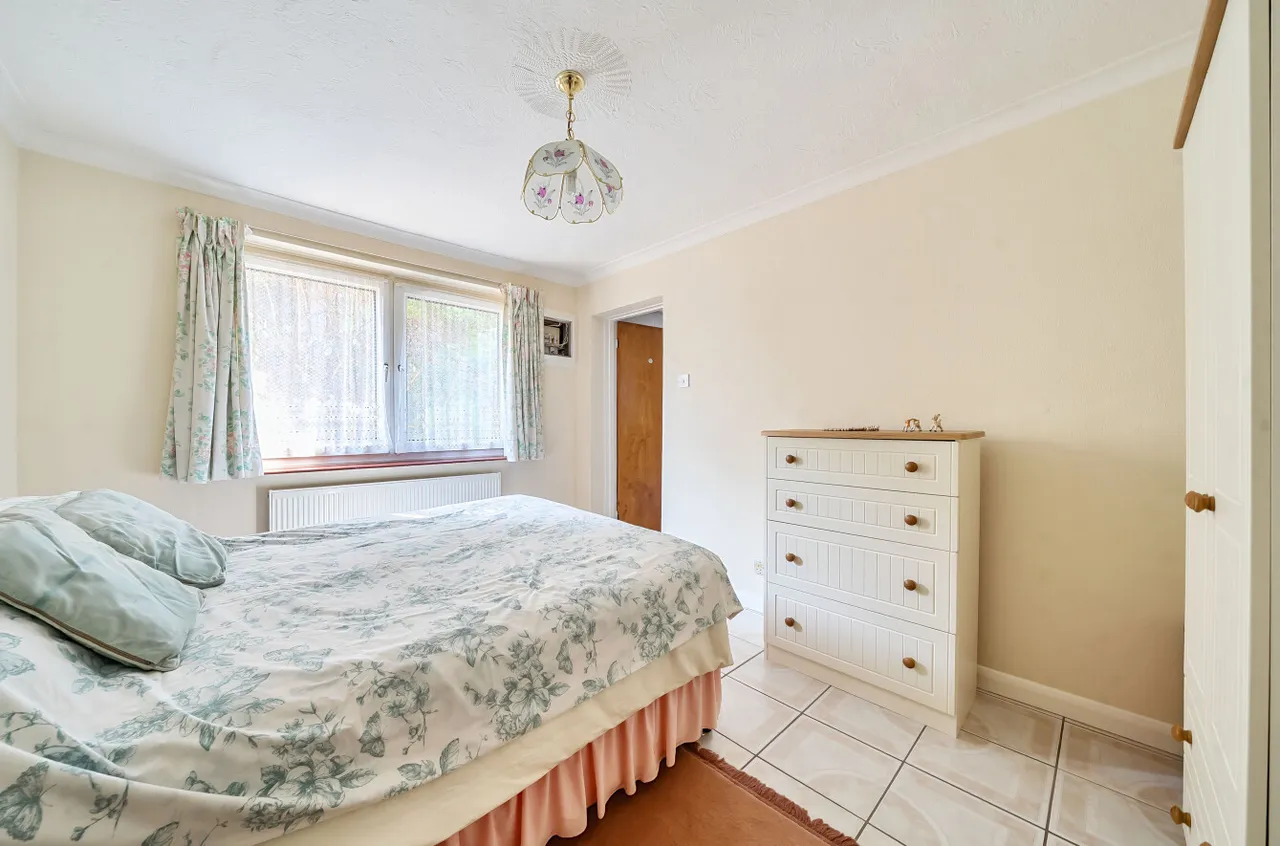 High View Road, Lightwater, Surrey, GU18 5YE, photo 7
