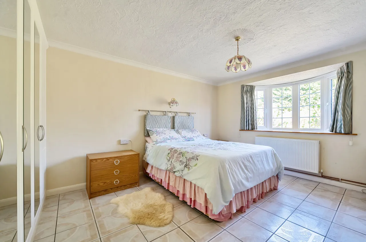 High View Road, Lightwater, Surrey, GU18 5YE, photo 6
