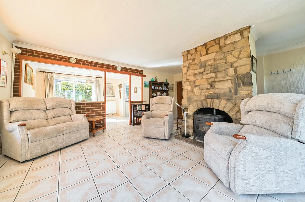 High View Road, Lightwater, Surrey, GU18 5YE, photo 3