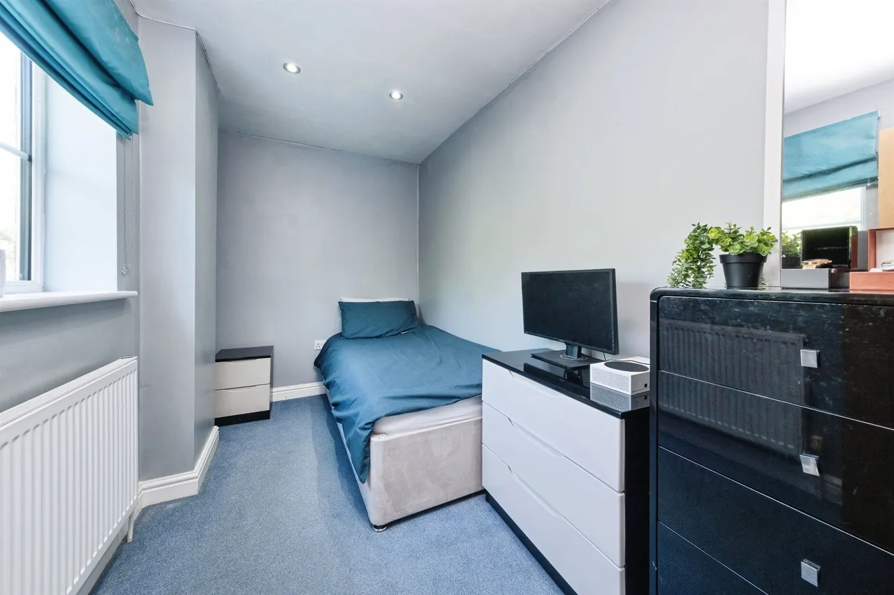 Dove Close, Newport Pagnell, MK16, photo 14