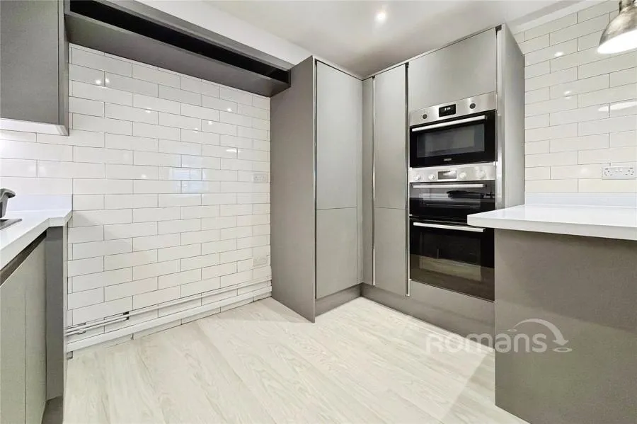 Berrybank, College Town, GU47, photo 5