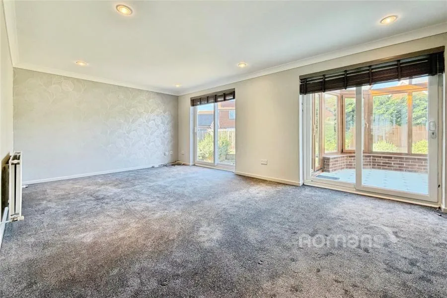 Berrybank, College Town, GU47, photo 9