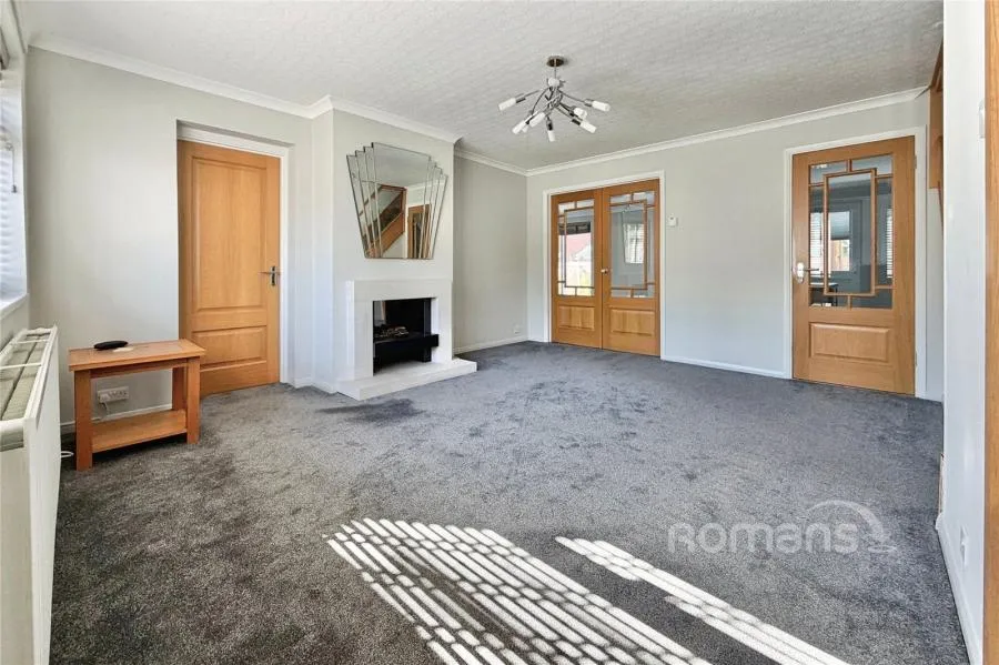 Berrybank, College Town, GU47, photo 6
