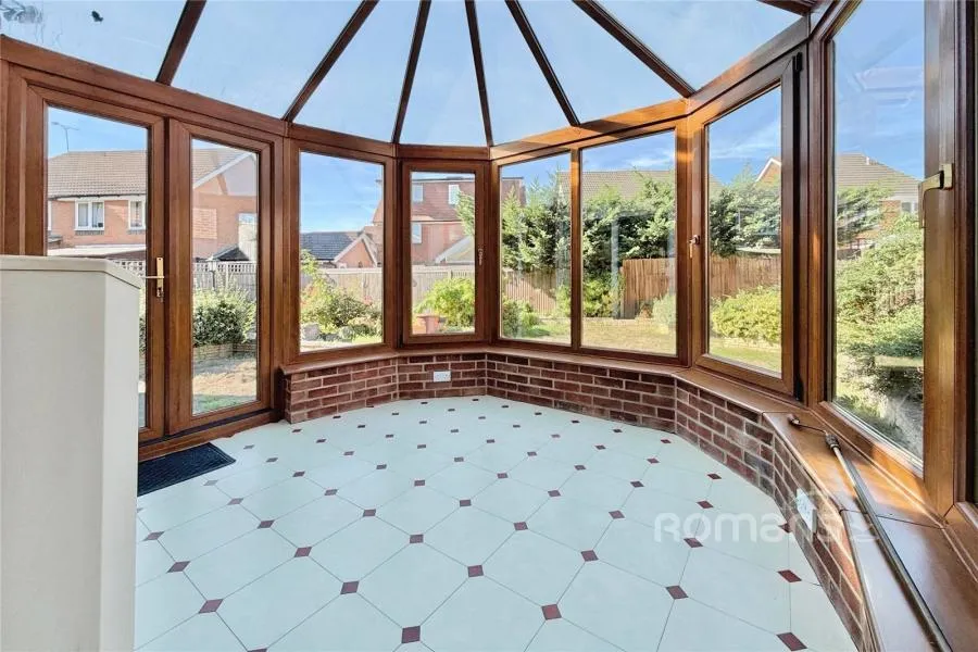 Berrybank, College Town, GU47, photo 11