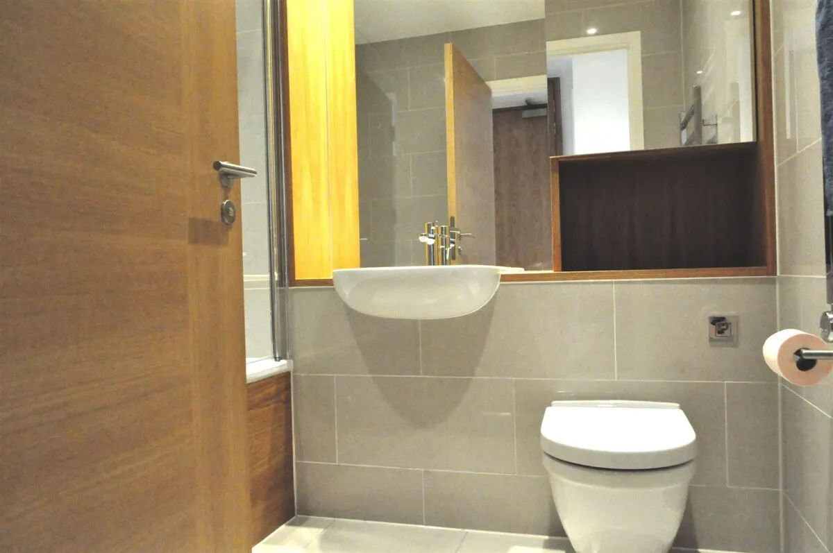 Narrow Boat Avenue, Brentford, TW8, photo 6
