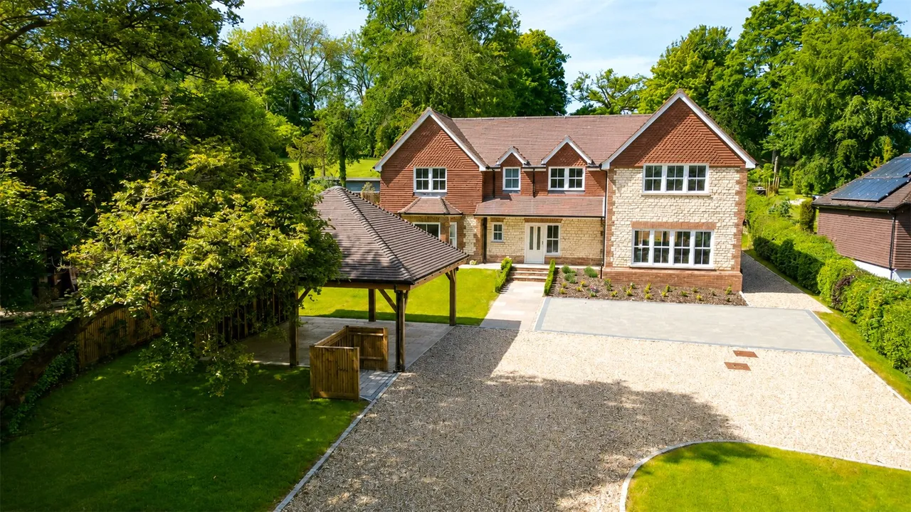 5 bed house for sale, Wellhouse Road, Beech, GU34