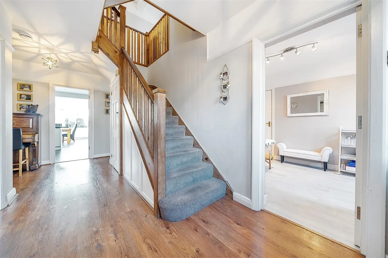 Hillside Road, East Ewell, Surrey, KT17 3EH, photo 2