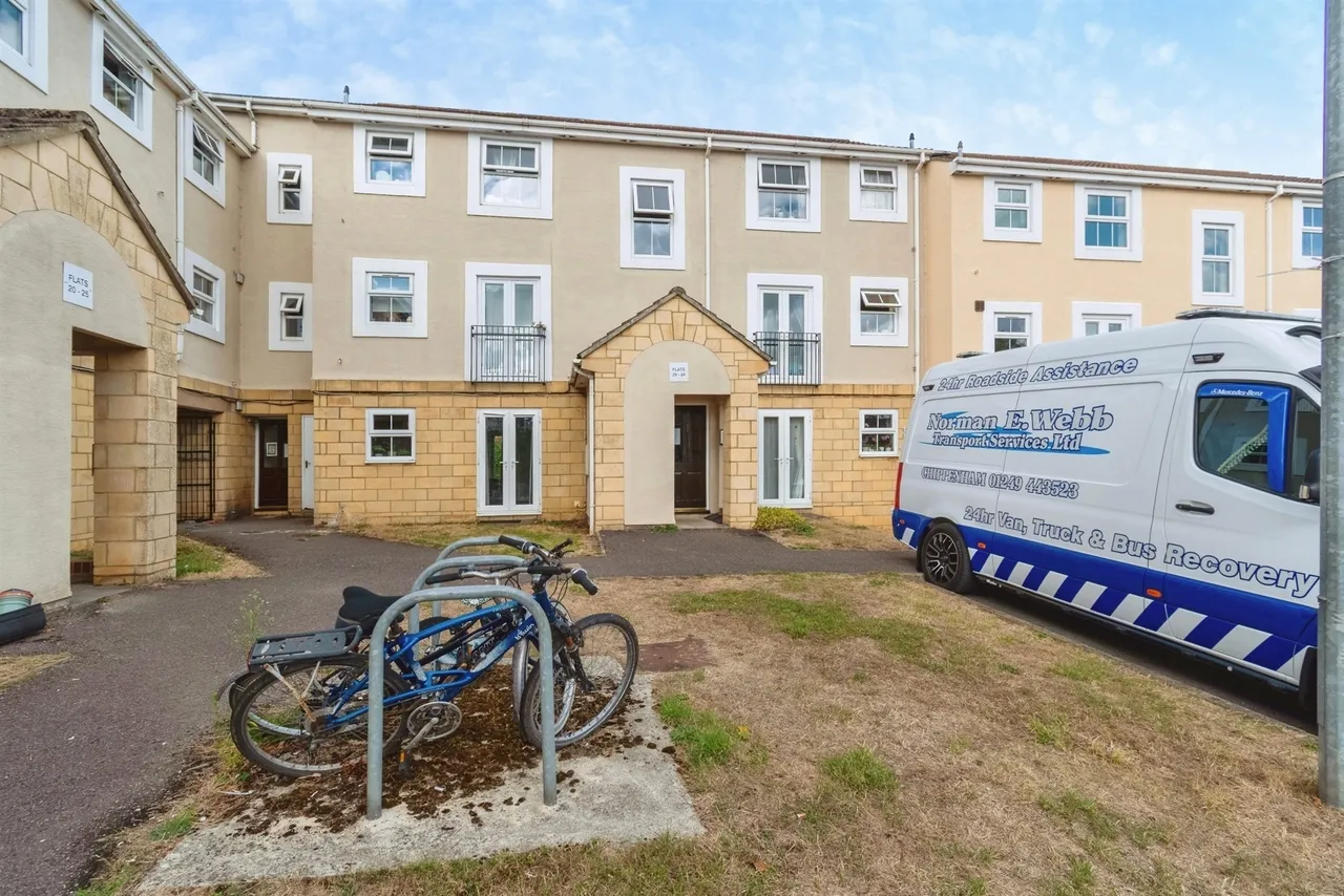 Queens Square, Chippenham, photo 10