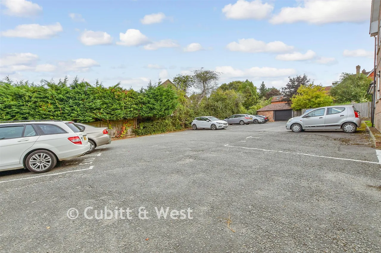 High Street, Buxted, TN22, photo 8
