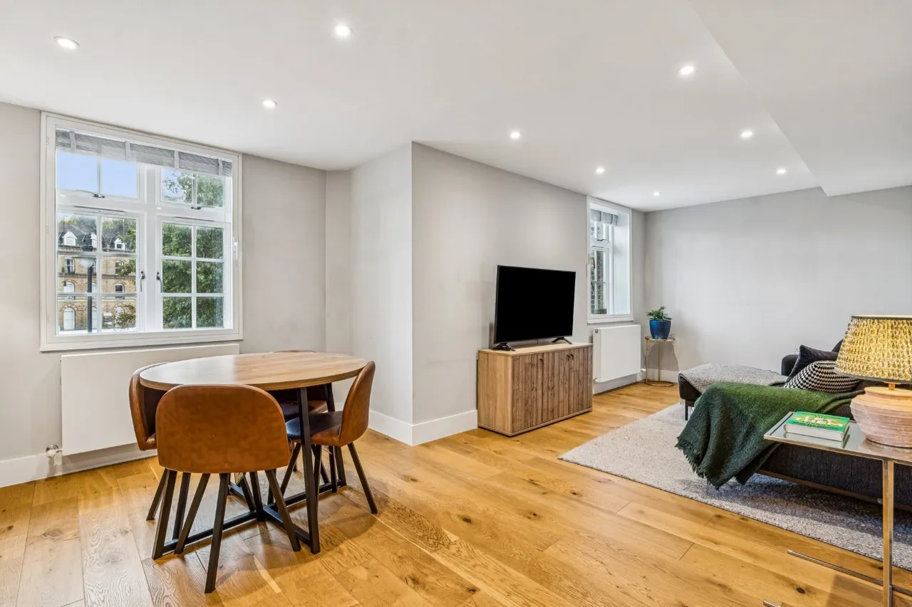 1 bed flat to rent, The Pavement, London, SW4