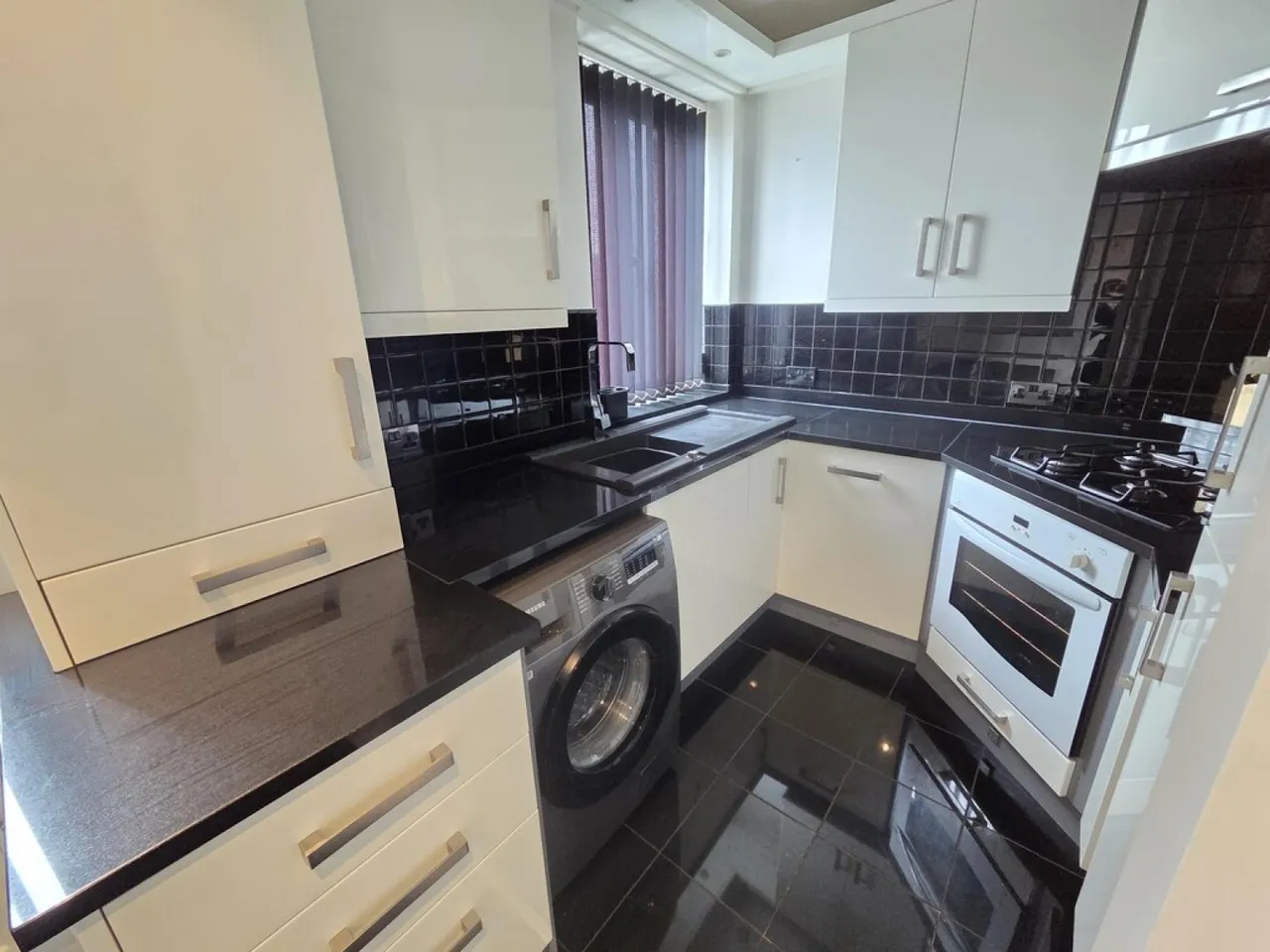 Blackmoorfoot Road, Crosland Moor, HD4, photo 11