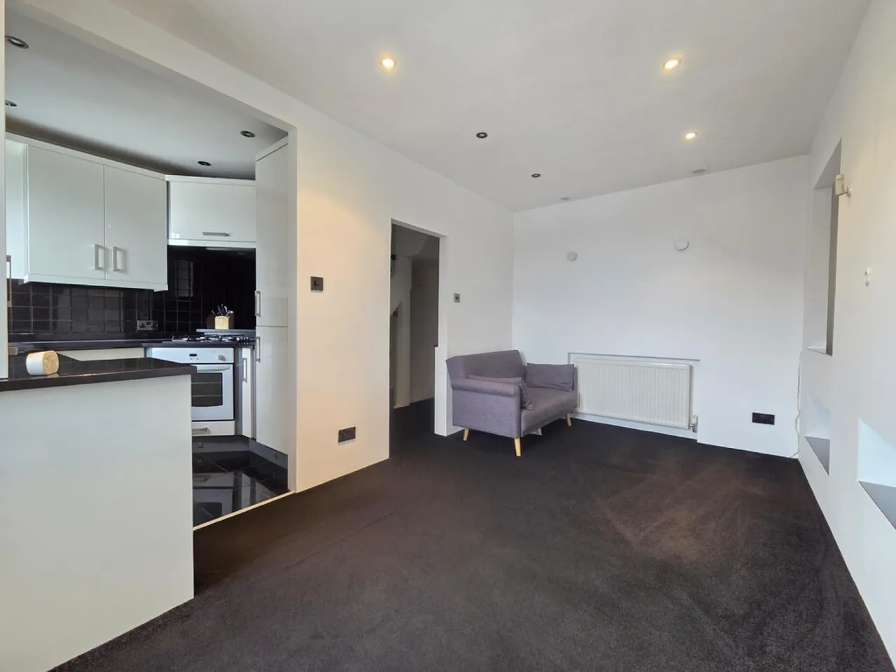 Blackmoorfoot Road, Crosland Moor, HD4, photo 9