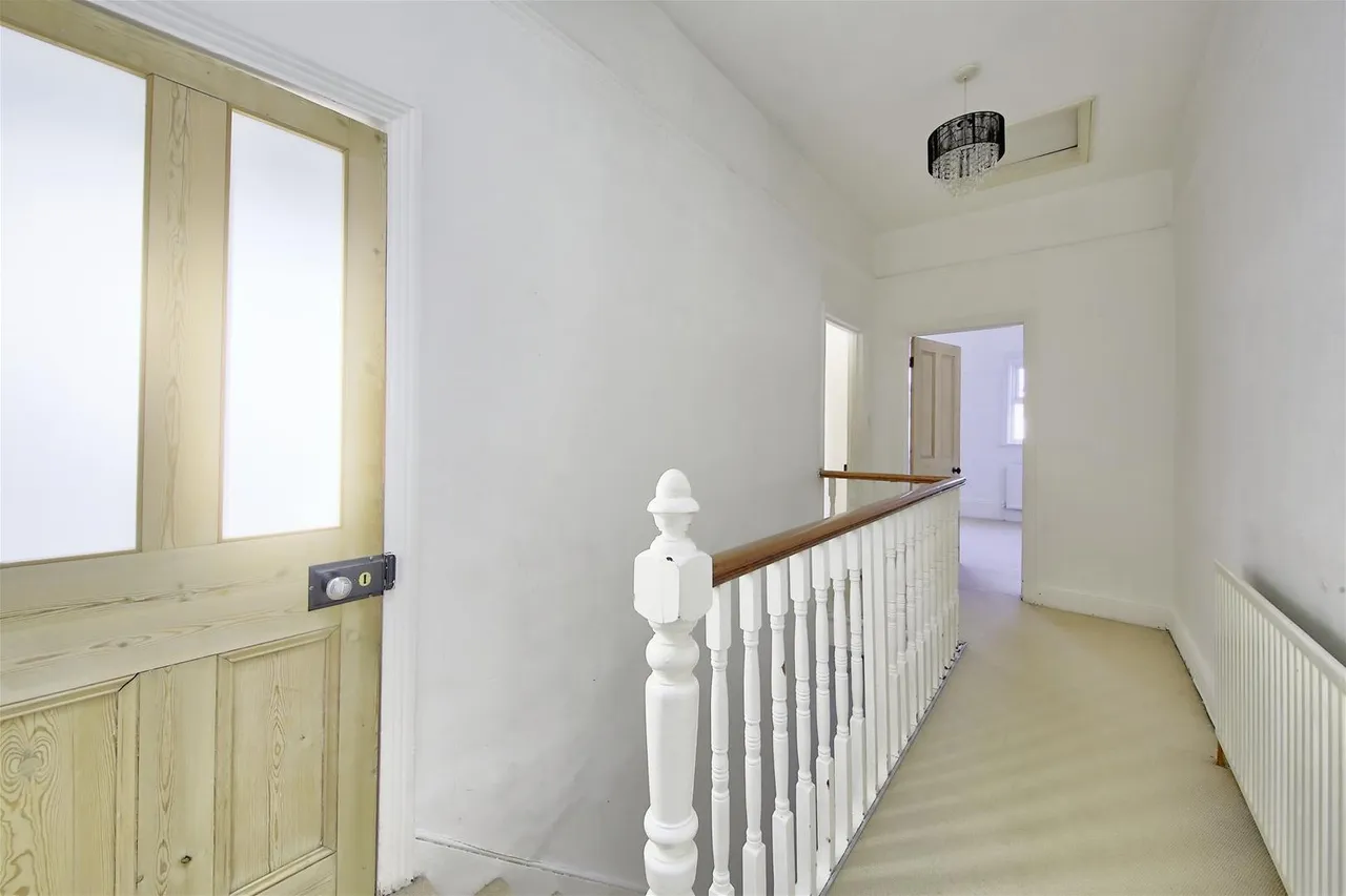 Cobham Road, Kingston Upon Thames KT1 3AE, photo 3