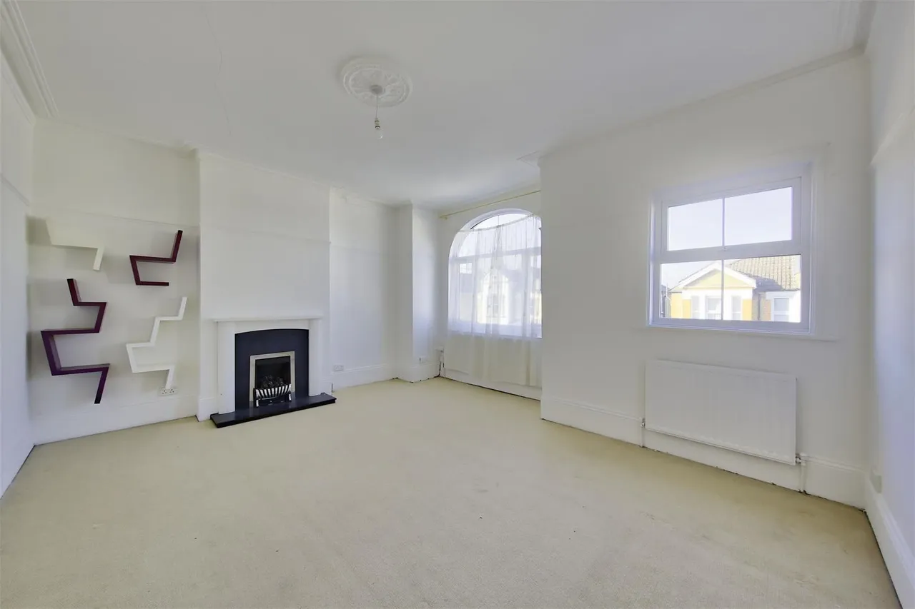 Cobham Road, Kingston Upon Thames KT1 3AE, photo 2
