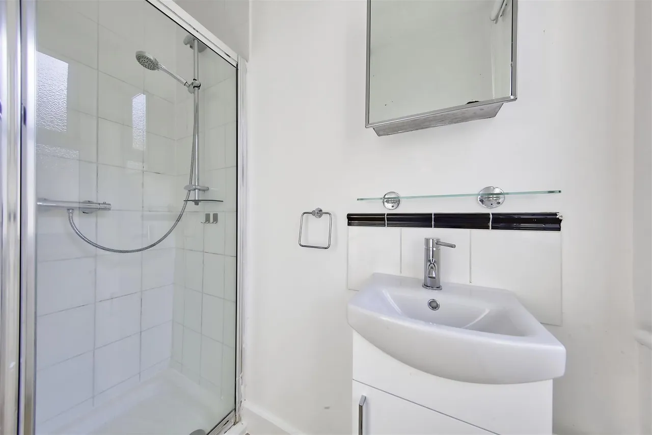 Cobham Road, Kingston Upon Thames KT1 3AE, photo 11