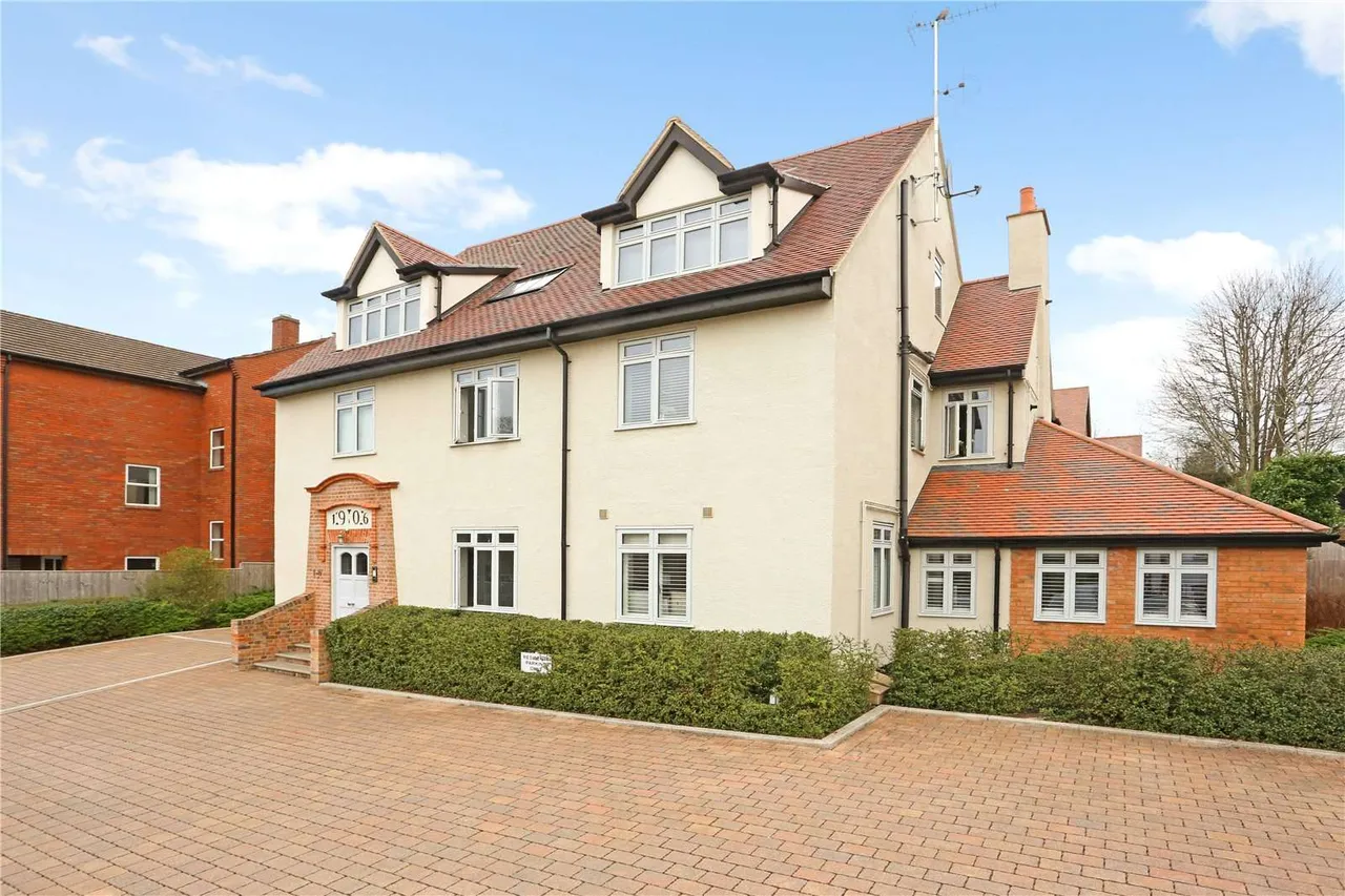 2 bed flat for sale — Arden Court, Arden Grove, Harpenden, Hertfordshire, AL5 4SJ