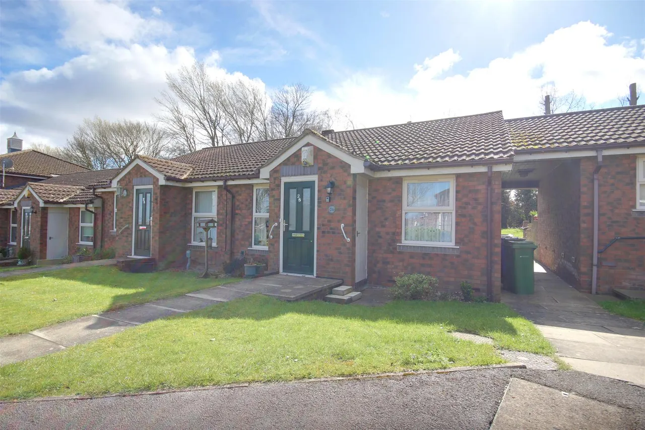 2 bed house for sale — Beverley Road, Willerby, Hull