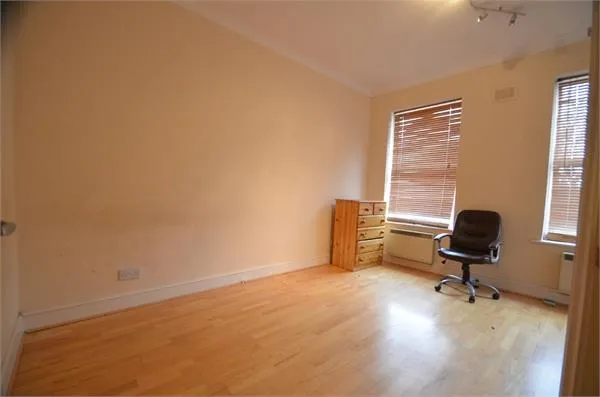 Daws Lane, Mill Hill, photo 5