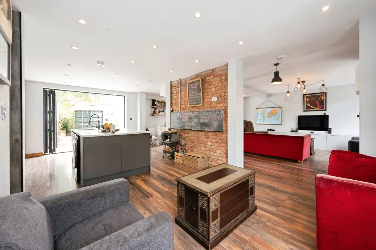 Mansfield Road, Chessington, KT9, photo 14