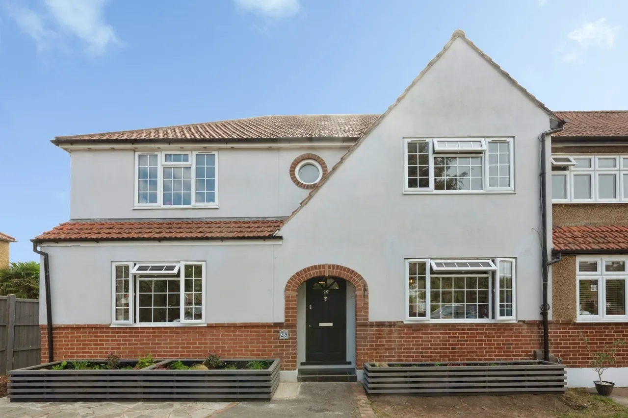 4 bed house for sale, Mansfield Road, Chessington, KT9