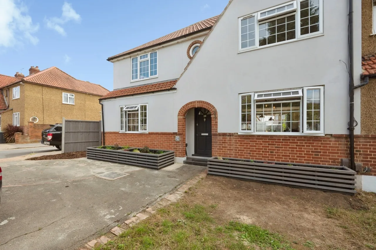 Mansfield Road, Chessington, KT9, photo 16