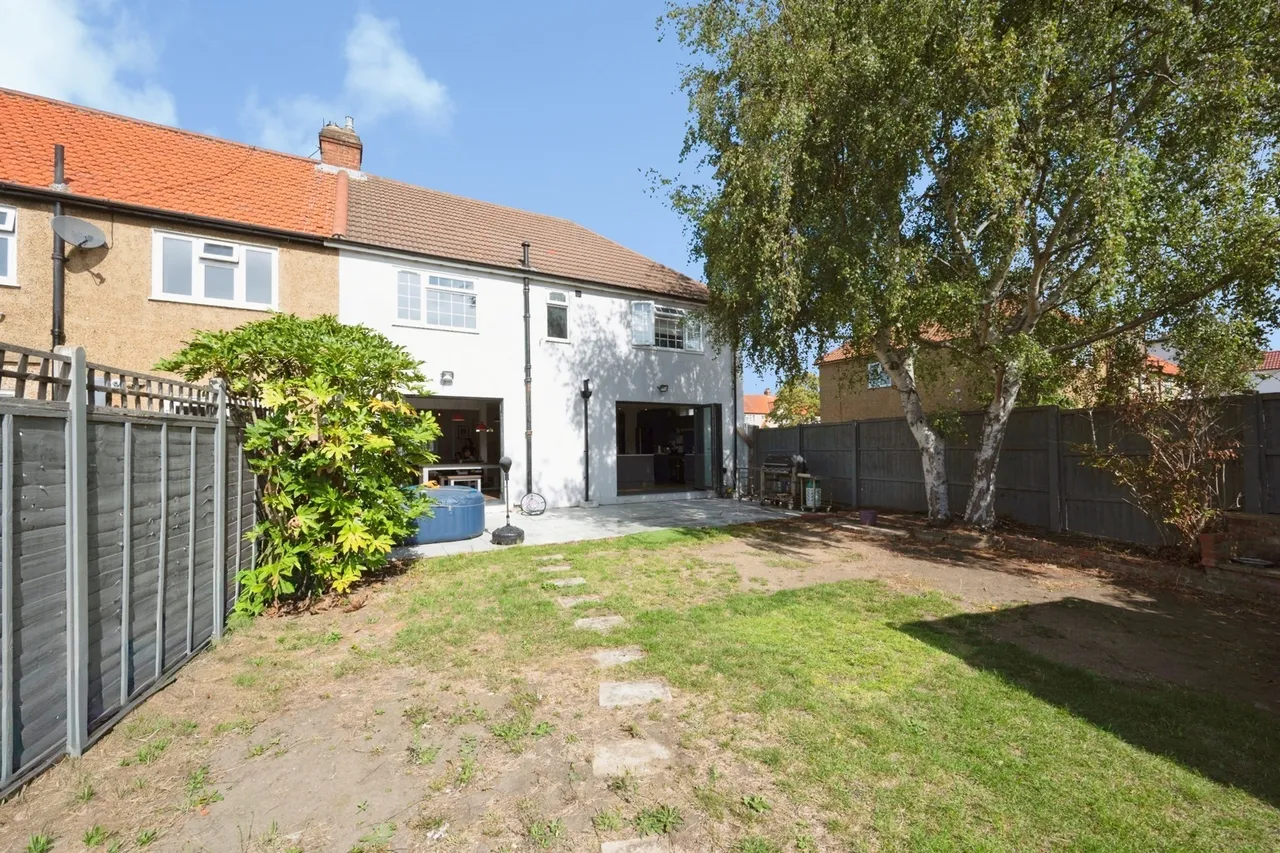 Mansfield Road, Chessington, KT9, photo 4