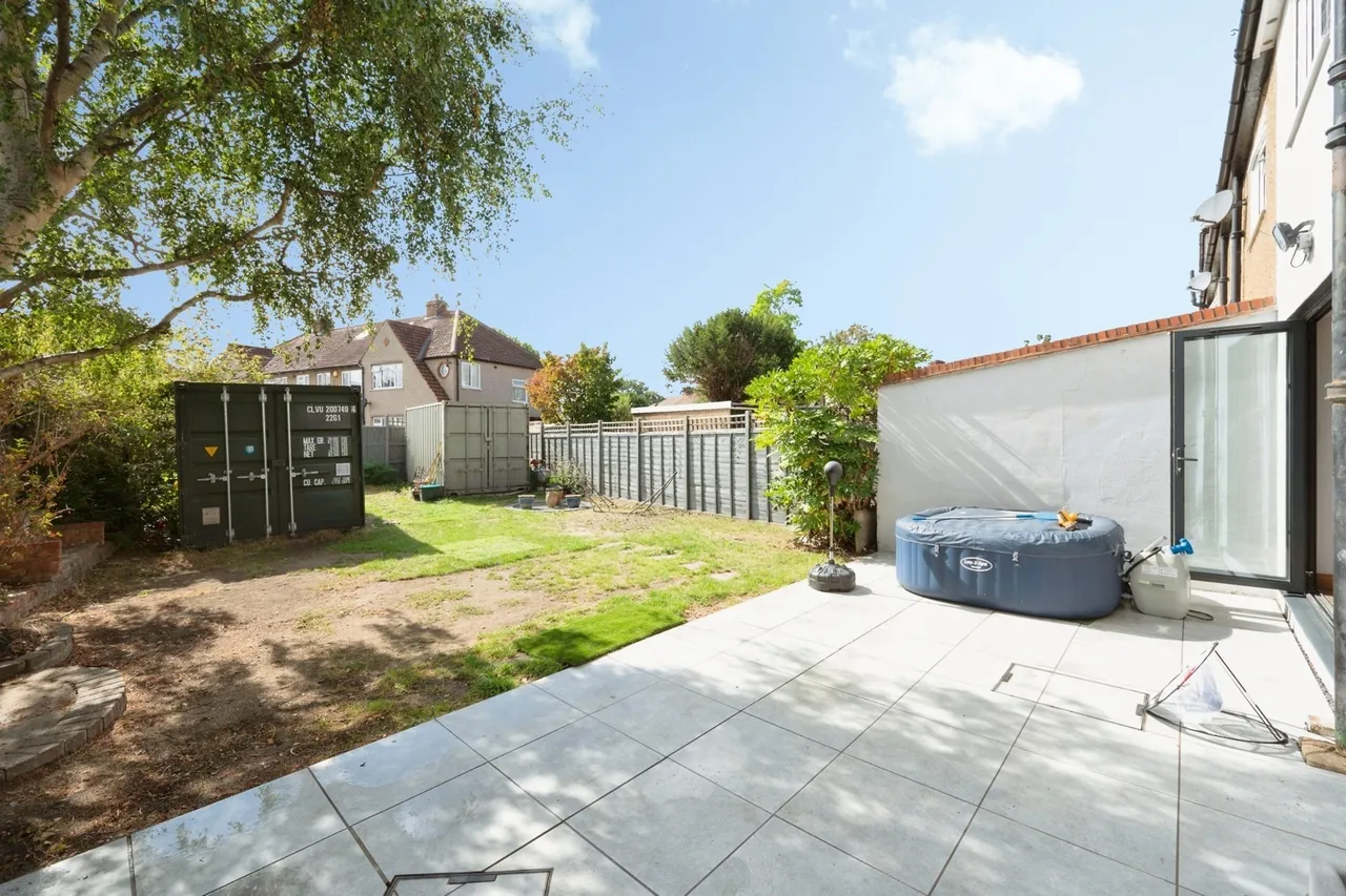 Mansfield Road, Chessington, KT9, photo 15