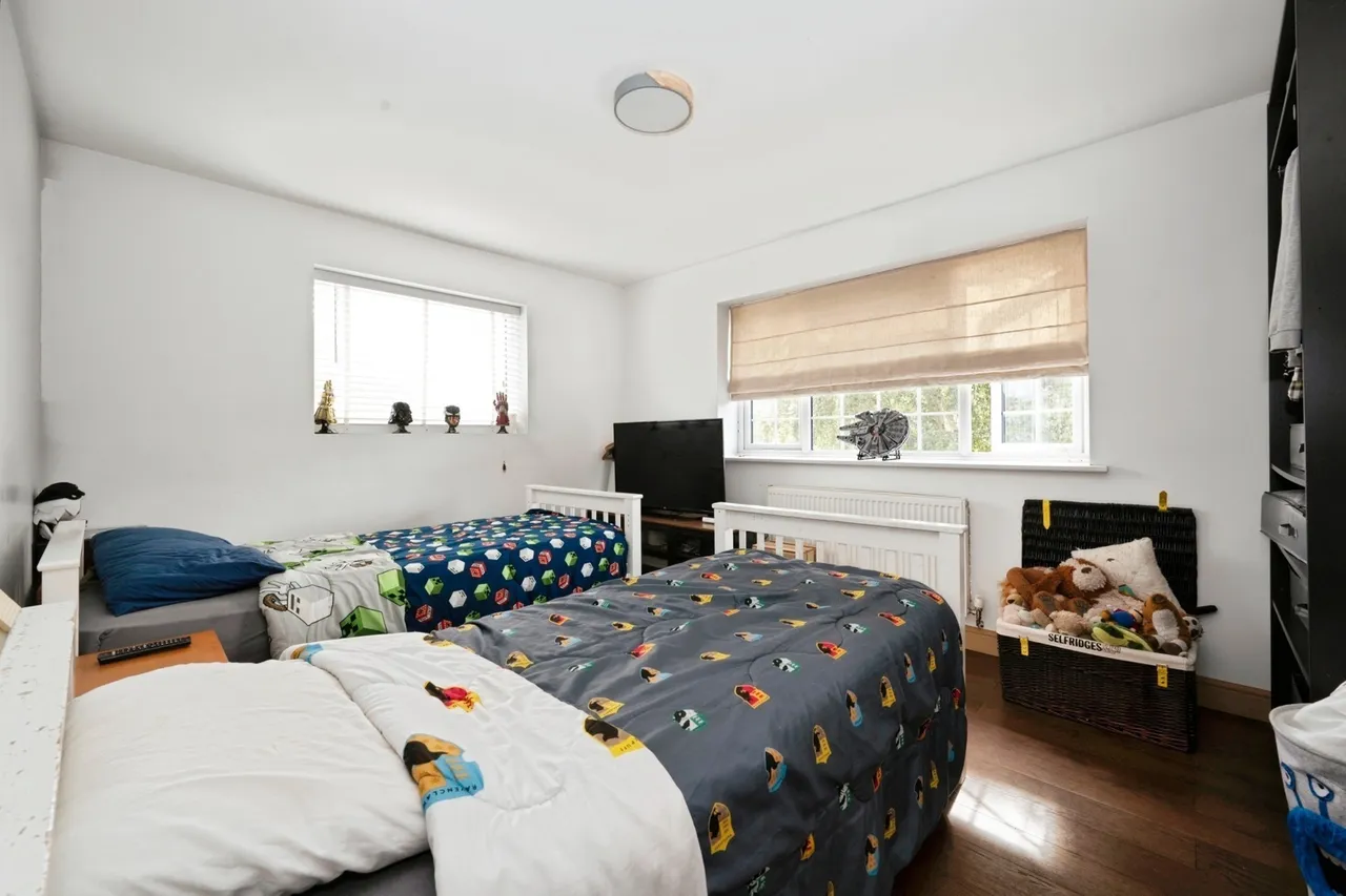 Mansfield Road, Chessington, KT9, photo 12