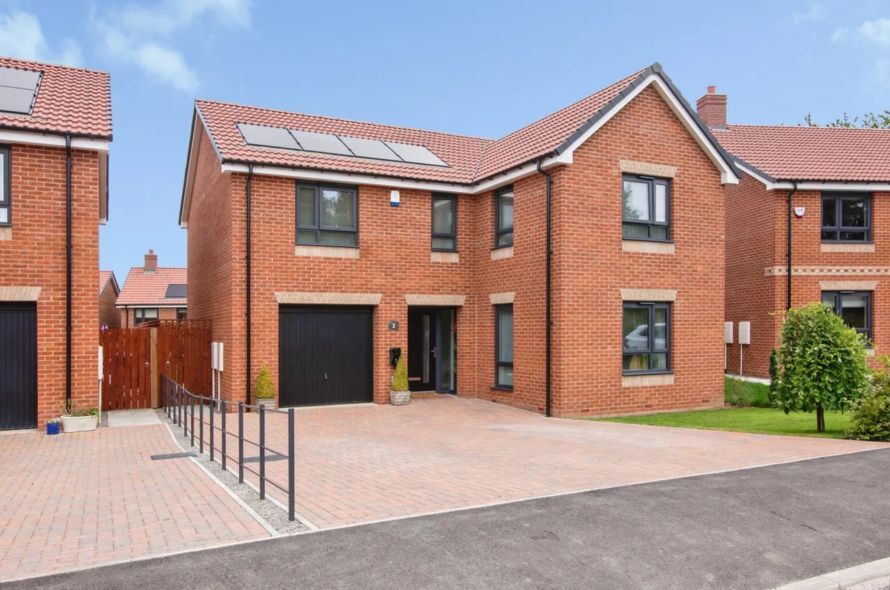 4 bed house for sale, Greenside Close, Washington, NE37