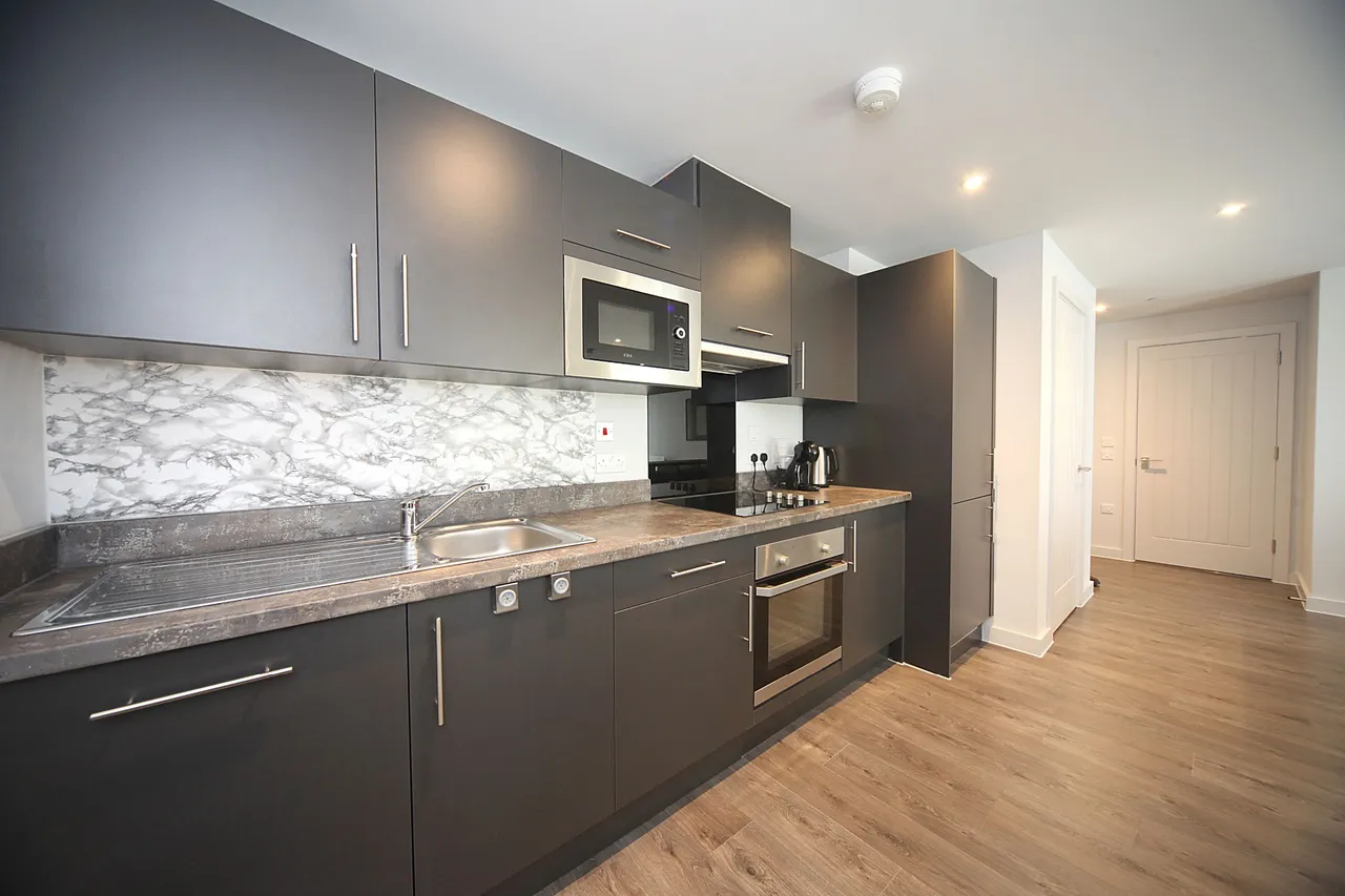 Bed Apartment with Parking in the Hive- Castle Street, Luton, photo 10