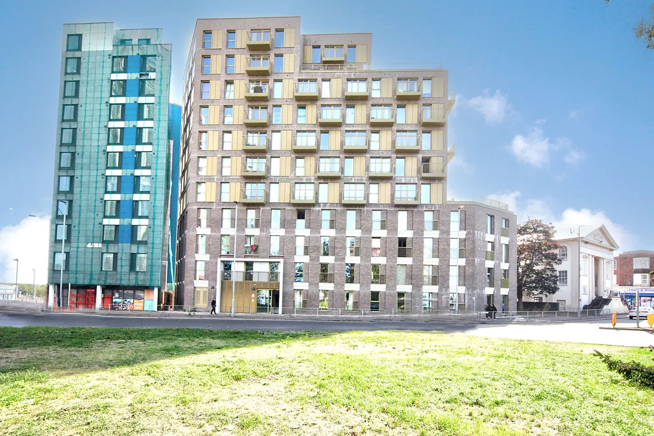 Bed Apartment with Parking in the Hive- Castle Street, Luton, photo 3